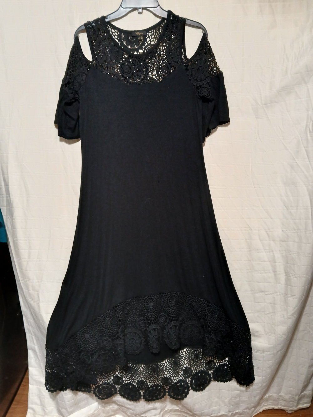 Cupio Black Cold-Shoulder Lace-Trim Mini Dress
